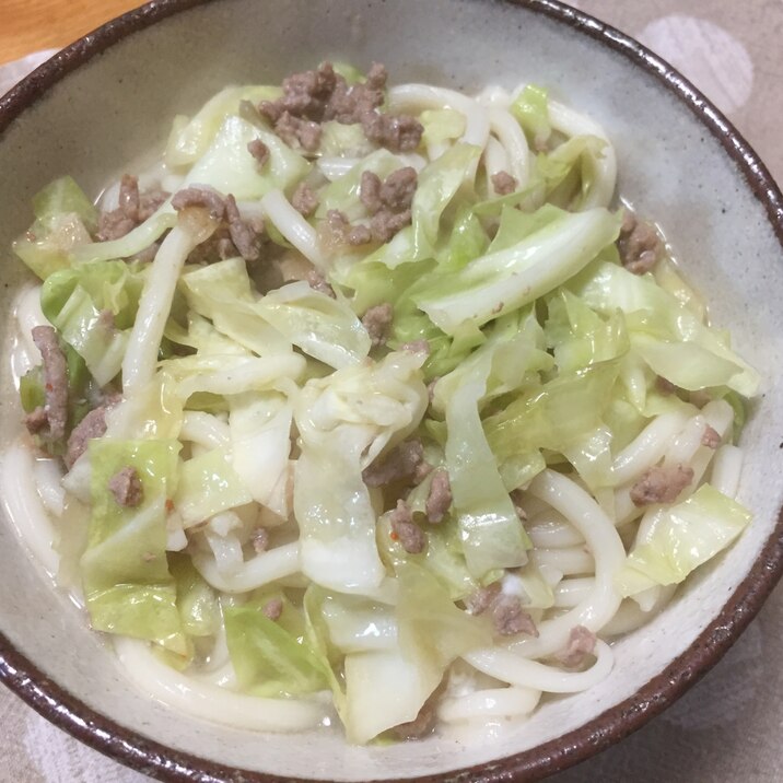 キャベツとひき肉のうどん